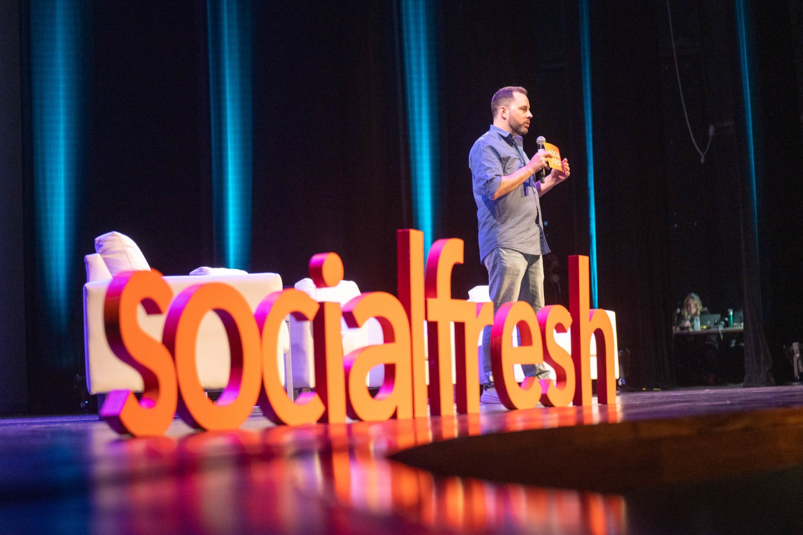 Jason Keath on stage, wide shot